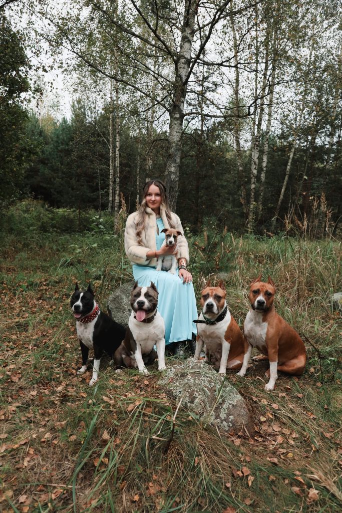 О нас — American Staffordshire Terrier | Glorysband Glorysband kennel owner with dogs